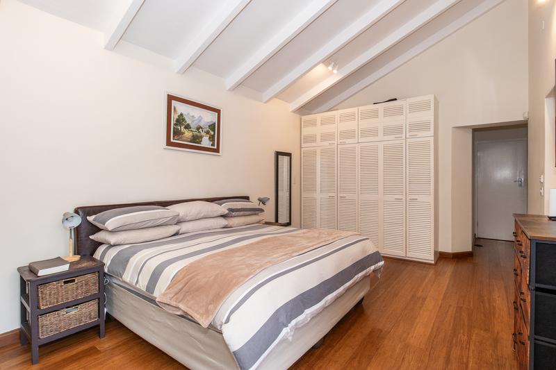 5 Bedroom Property for Sale in Meadowridge Western Cape